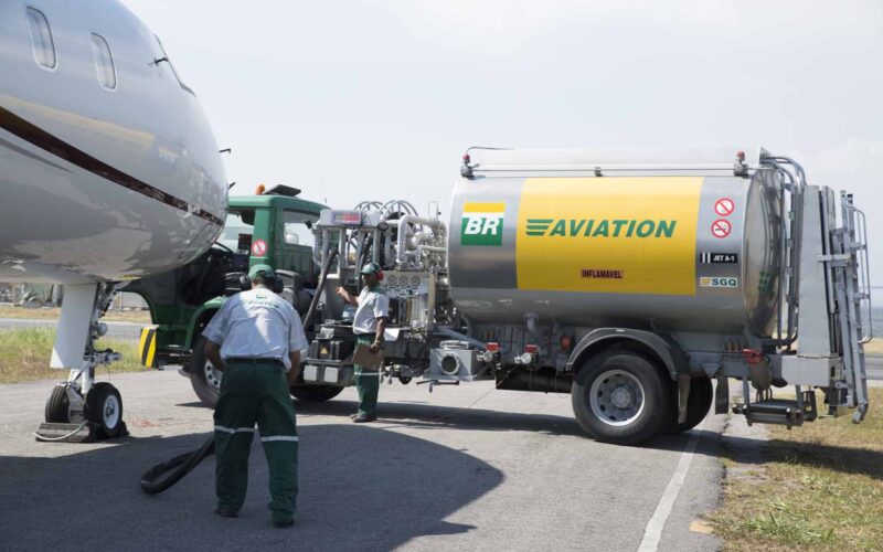 Vibra utiliza Diesel HVO para abastecer caminhões em operação no aeroporto de Guarulhos